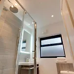 Pass The Keys Stylish And Modern Apartment Free Parking